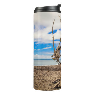 Driftwood-Kunstwerk am Hokitika Beach, Neuseeland Thermosbecher