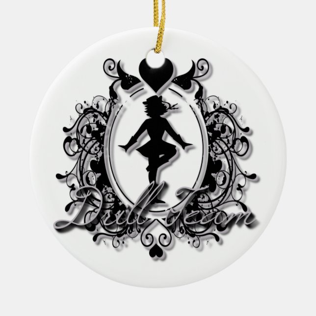 Drill Team Girl in einem Herzrahmen Keramikornament (Vorne)