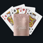 Drilling Glitzer Rose Gold Monogram Playing Cards Spielkarten<br><div class="desc">Maßgeschneiderte,  elegante und gürmige Spielkarten mit Rose Gold Imitat Glitzer tropfen auf eine Rose Gold Imitate metallische Folie Hintergrund. Monogramm mit Ihrem Namen in einem stilvollen weißen Skript mit Swashes.</div>
