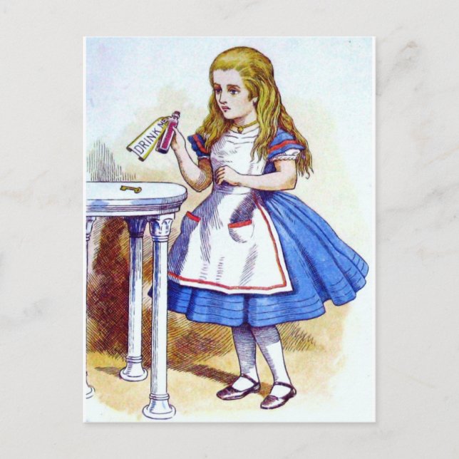 "Drink Me"-Pose mit Alice Postkarte (Vorderseite)