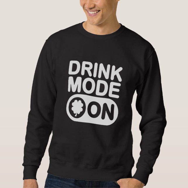 Drink-Mode im Kleeblatt Funny Drinking St Patrick' Sweatshirt (Vorderseite)