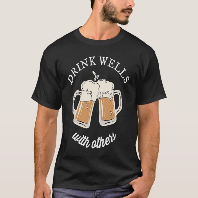 Drink Wells With Others  Drinks Well Drinking  Pun T-Shirt (Vorderseite)