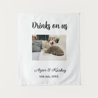 Drinks on us open bar pet photo wedding couple dat wandteppich
