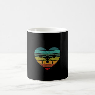 Drohne in Retro-Vintage-Sonnenuntergangs-Herz Kaffeetasse