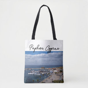 Drohnenansicht von Paphos Hafen und Schloss Tasche