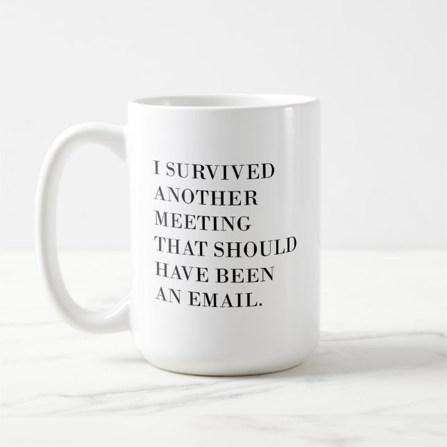 Drôle café Mug 11oz, J'Ai Survécu À Une Autre Réun (Gauche)