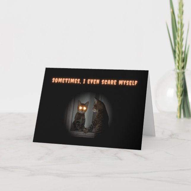 Drôle chat carte Halloween avec des yeux brillants (Devant)