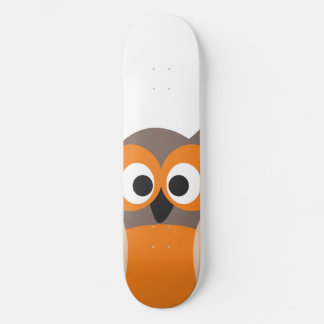 Drôle fixateur dessin animé hiboux skateboard