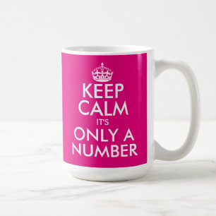 Drôle gardez la tasse calme d'anniversaire avec
