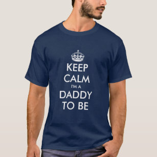 Drôle gardez le T-shirt calme pour que le papa
