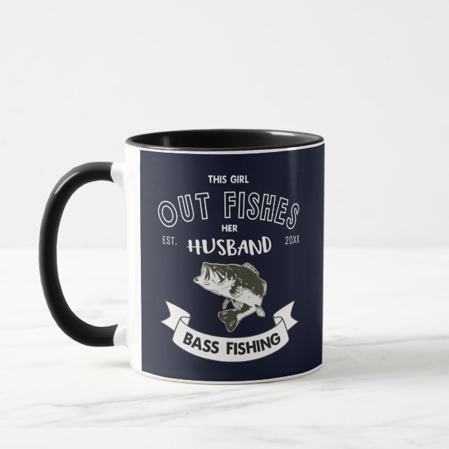 Drôle pêchez la tasse de pêche au bar d'épouse de (Gauche)