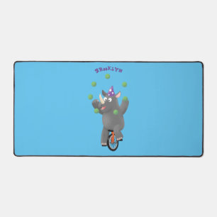 Drôle rhinocéros mignon jonglant sur monocycle
