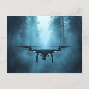 Drone dans Foggy Forest Carte postale