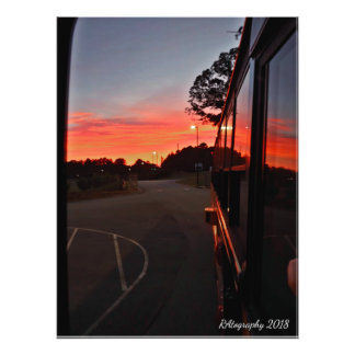 Druck, Sonnenaufgang Reflektion von Schulbus Fotodruck