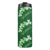 Drummer-Kleeblatts mit grüner Darstellung