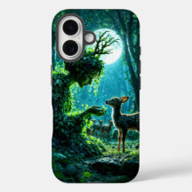 Dryadenkönigin des verzauberten Waldes bei Nacht K