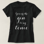 Du bist der Gin zu meiner Tontypografie in Shirt<br><div class="desc">Du bist der Gin zu meiner Tonic Typografie in Shirt. Ein sonniges Trinkangebot für Damen und Herren, frisch geerntet, Paar, Braut und Bräutigam etc. Niedliche Geburtstag, Verlobung oder Hochzeitsfeier Gunst Geschenkidee für Freunde und Familie. Alkohol Spaß. Stilvolle Schriftzeichen-Typografie-Vorlage. Auch Spaß als Requisite für Bachelor oder Junggeselinnen-Abschiede, Girls Wochenendausflug, Jungs oder...</div>