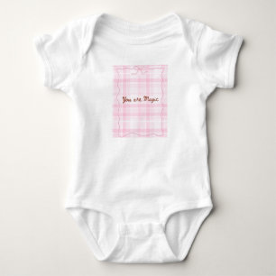 Du bist magisches rosa kariertes inspirierendes Zi Baby Strampler