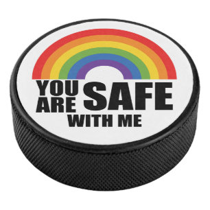 Du bist sicher bei mir LGBTQ Regenbogen Stolz Eishockey Puck