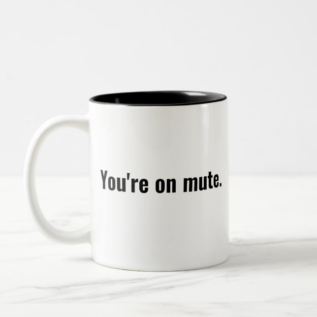 Du bist stumm. lustige Sprüche Weiße Typografie. Zweifarbige Tasse (Links)