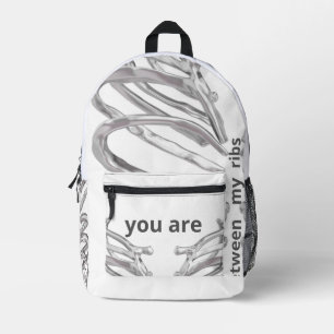„Du bist zwischen meinen Rippen“ – Minimalistische Bedruckter Rucksack