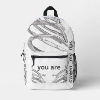 „Du bist zwischen meinen Rippen“ – Minimalistische Bedruckter Rucksack