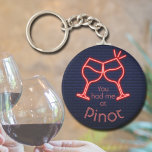 Du hattest mich in Pinot Schlüsselanhänger<br><div class="desc">Der Round Button Schlüsselanhänger enthält den lustigen Text "You Had Me at Pinot" und zwei Neon Weingläser auf einem Mitternachtsblauen Backsteingebirge. Schlüsselanhänger machen unvergessliche Geschenke für Familie und Freunde oder kreieren für sich selbst. Wechseln Sie zu Ihrem Lieblingswein.</div>