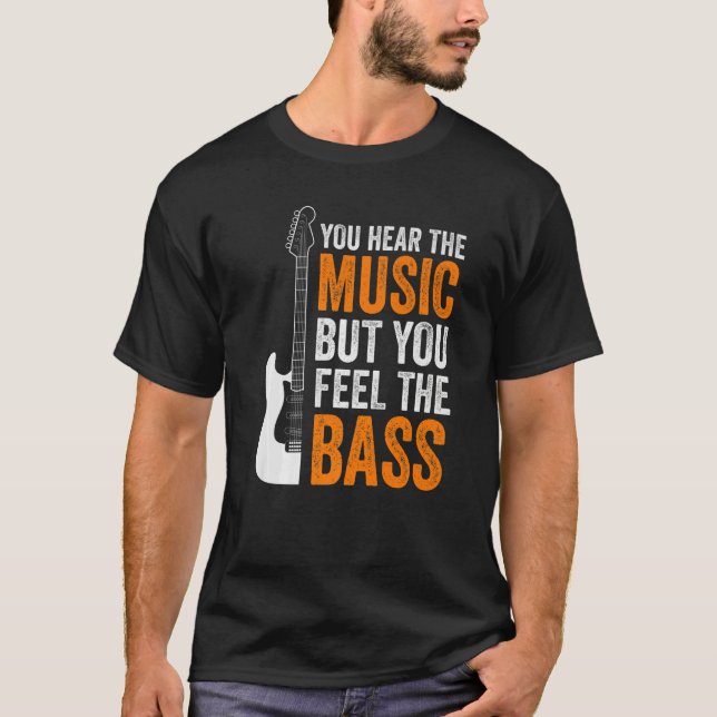 Du hörst die Musik, aber du fühlst den Bass    T-Shirt (Vorderseite)