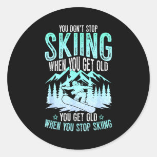 Du hörst nicht auf zu Ski fahren, wenn du alt bist Runder Aufkleber