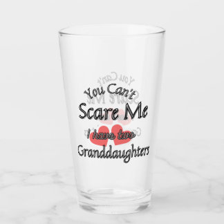 Du kannst mich nicht erschrecken, ich habe zwei En Glas
