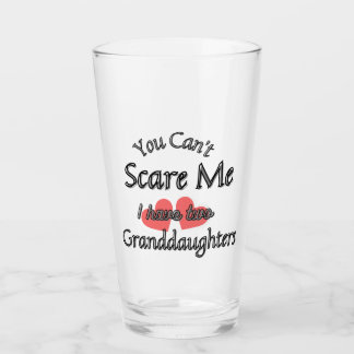 Du kannst mich nicht erschrecken, ich habe zwei En Glas