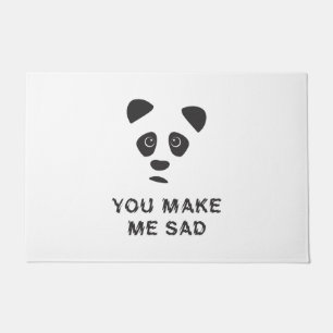 Du machst mich traurig. Trauriger Panda. Fußmatte