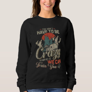 Du musst nicht verrückt sein, um mit uns zu zelten sweatshirt