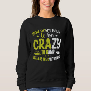 Du musst nicht verrückt sein, um mit uns zu zelten sweatshirt
