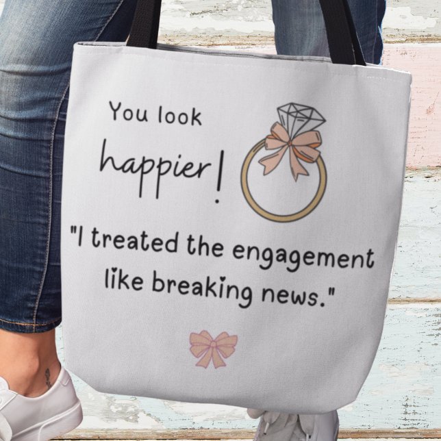 Du siehst glücklicher aus! Break News Verlobung Tasche (You look happier! :"I treated the engagement like breaking news." Tote bag)