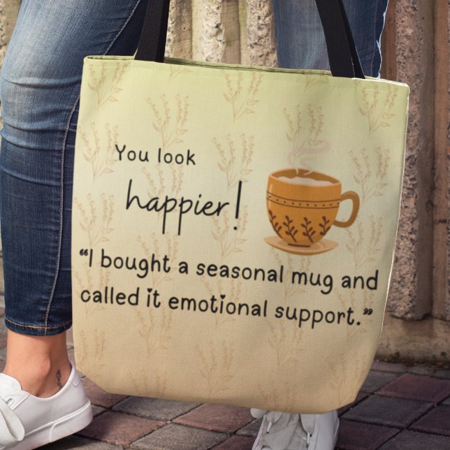 Du siehst glücklicher aus! "Ich habe eine saisonal Tasche ("You look happier! "I bought a seasonal mug and called it emotional support" tote bag)