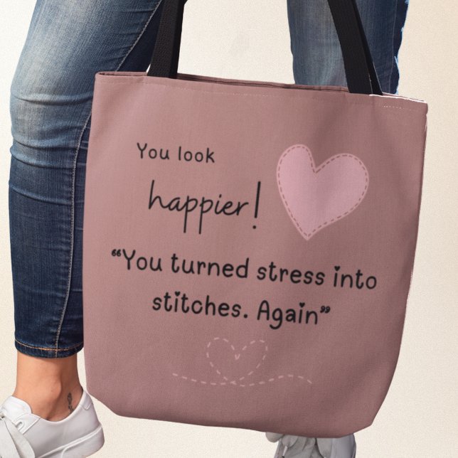 Du siehst glücklicher aus! Sie haben Stress in Sti Tasche (You look happier! "You turned stress into stitches. Again. Tote bag)