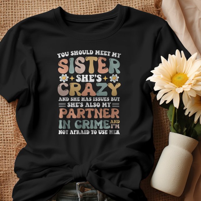Du solltest meine Schwester treffen, die verrückt  T-Shirt (Von Creator hochgeladen)