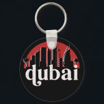 Dubai UAE Vintag Retro City Skyline City Art Schlüsselanhänger<br><div class="desc">Vintages und retro City Design mit wunderschöner Skyline, touristischer Attraktion und Stadtbild. Cooler Wolkenkratzer und Gebäude Silhouette Illustrationen für Touristen und Reisende. Ideal als Souvenir, um Zuhause zu bringen, wenn Sie um die Welt reisen. Rett die Erinnerung an deine Reise und Ferien mit Familie und Freunden. Die Hintergrundfarbe kann auf...</div>