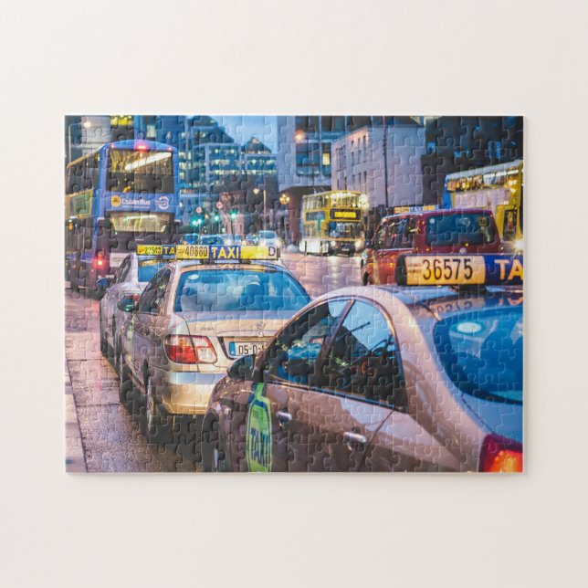 Dublin Street Scene Irland. Irisches Taxi. (Horizontal)
