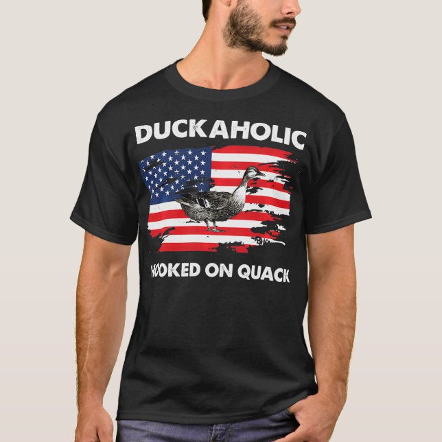 Duckaholic Hooked on Quack US FLag Funny Duck Hunt T-Shirt (Vorderseite)