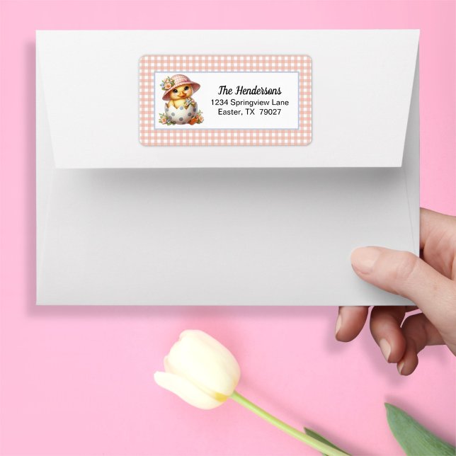 Duckling Chick in Easter Egg on Pink Gingham Plaid Adressaufkleber (Von Creator hochgeladen)