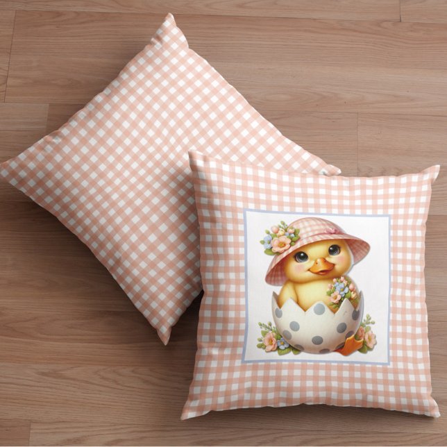 Duckling Chick in Easter Egg on Pink Gingham Plaid Kissen (Von Creator hochgeladen)
