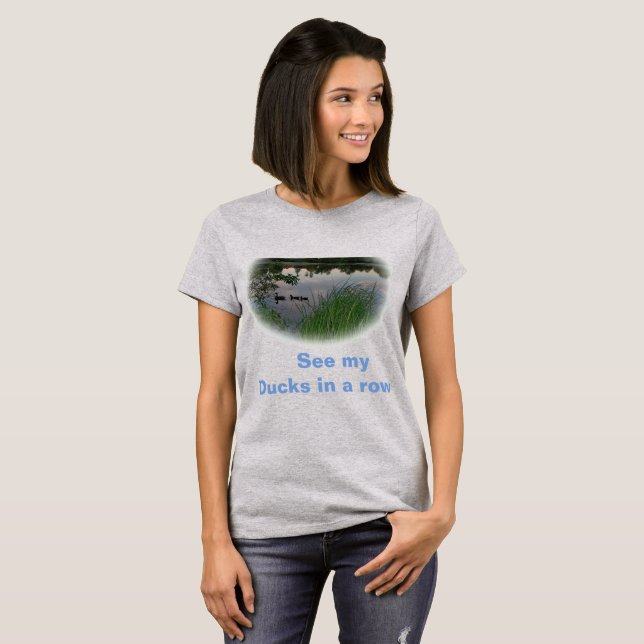 Ducks von Frauen in einem T - Shirt (Vorne ganz)