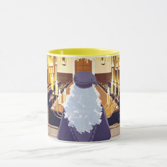 Dumbledore spricht in der Großen Halle der Hogwart Tasse (Zentrum)
