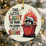 Dumpster Fire Raccoon Monogram Christmas Keramik Ornament<br><div class="desc">Fügen Sie Ihrem Urlaubsdekor ein leichtes Chaos mit diesem sonderbaren Weihnachtsschmuck hinzu, mit einem schelhaften Waschbär in einem flammenden Mülleimer mit dem Satz "Dieses kleine Licht von mir, ich bin heiße Gottes Lass Es Rhein". Dieses Ornament ist perfekt geeignet, um der Saison einen Hauch Spaß hinzuzufügen. Es bietet Platz für...</div>