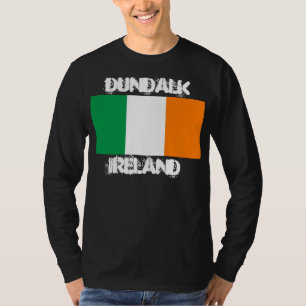 Dundalk, Irland mit irischer Flagge T-Shirt