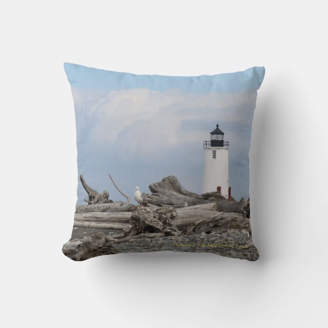 Dungeness Spit Lighthouse Throw Kissen von Tyrean (Vorderseite)