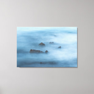 Dunkelblau-lange Exposition von Felsen im Meer Leinwanddruck