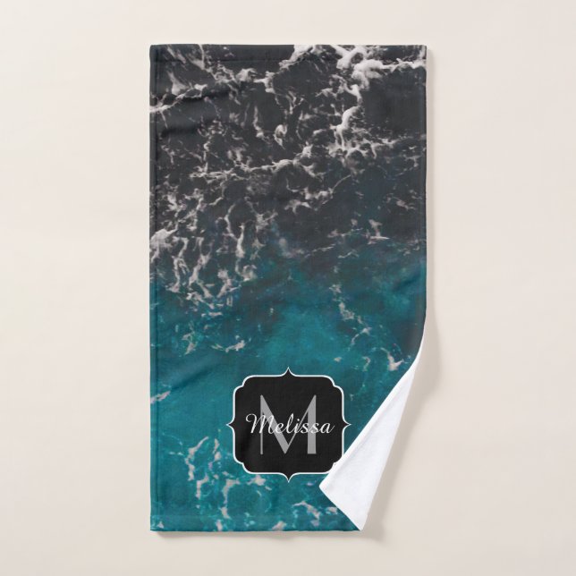 Dunkelblaues Meerwasser Monogram Badhandtuch Set (Handtuch)